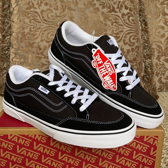 Vans Bearcat Black/White Men’s Bearcat
Black/White
VN000DT2BZW
Sneakers - Picture 6 of 16